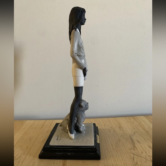 Vintage Argentina Figure Capodimonte Lady with Dog by M. Salvestrini 1988 - Picture 11 of 14